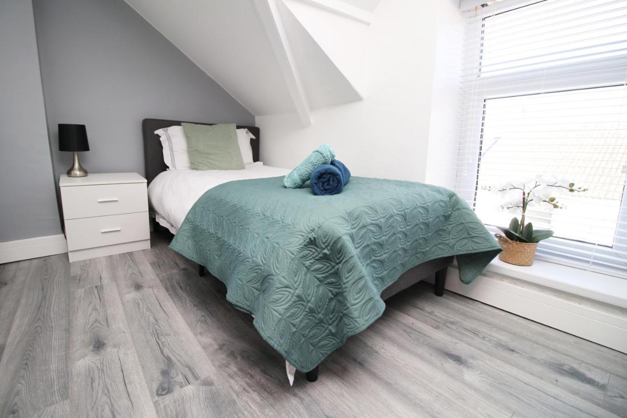 Executive Style 2 Bed Flat In Bridgend F2 Apartman Kültér fotó