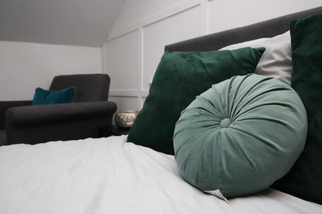 Executive Style 2 Bed Flat In Bridgend F2 Apartman Kültér fotó