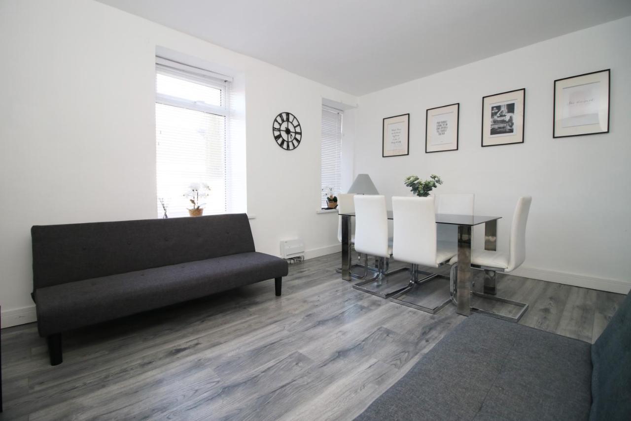 Executive Style 2 Bed Flat In Bridgend F2 Apartman Kültér fotó