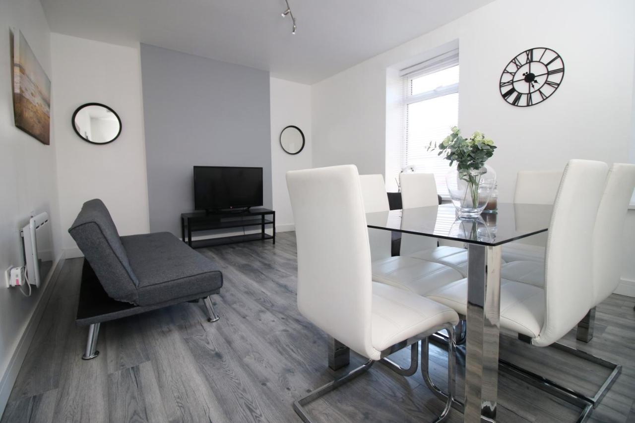 Executive Style 2 Bed Flat In Bridgend F2 Apartman Kültér fotó