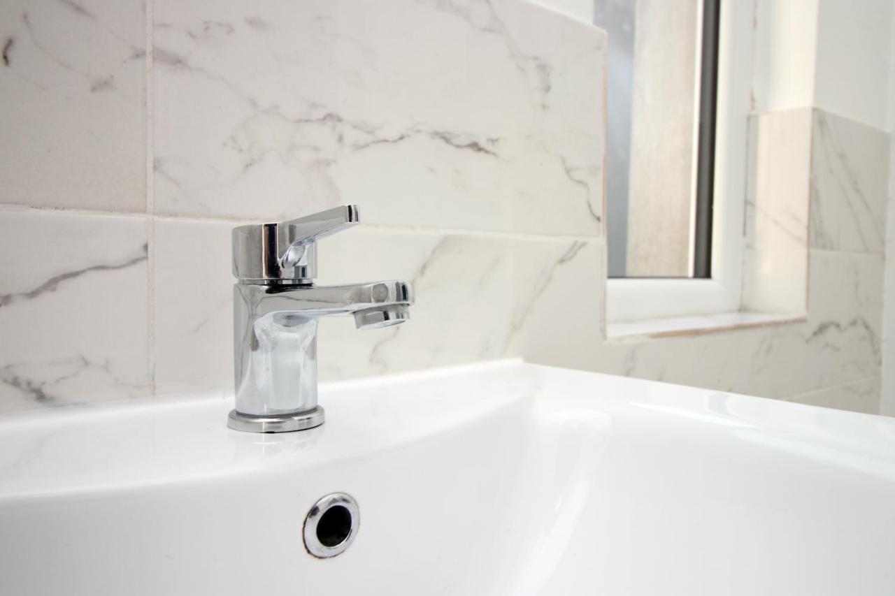 Executive Style 2 Bed Flat In Bridgend F2 Apartman Kültér fotó
