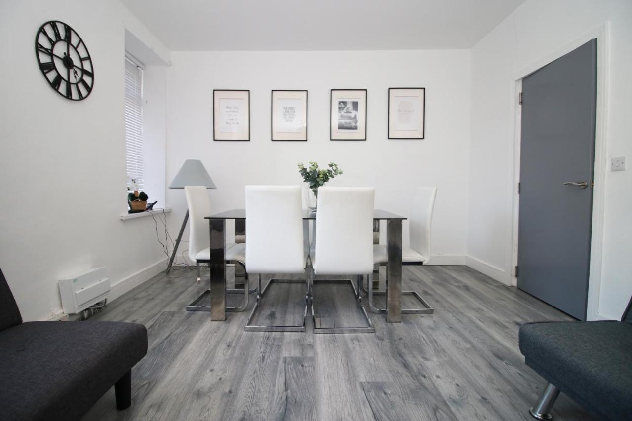 Executive Style 2 Bed Flat In Bridgend F2 Apartman Kültér fotó